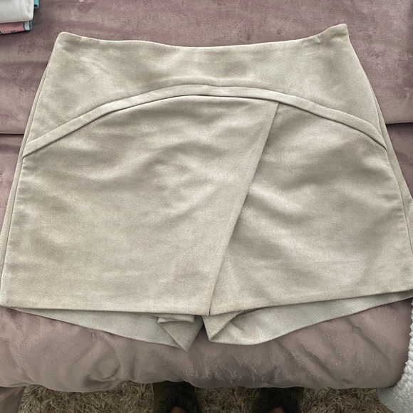 BCBG suede skort - Picture 1 of 4